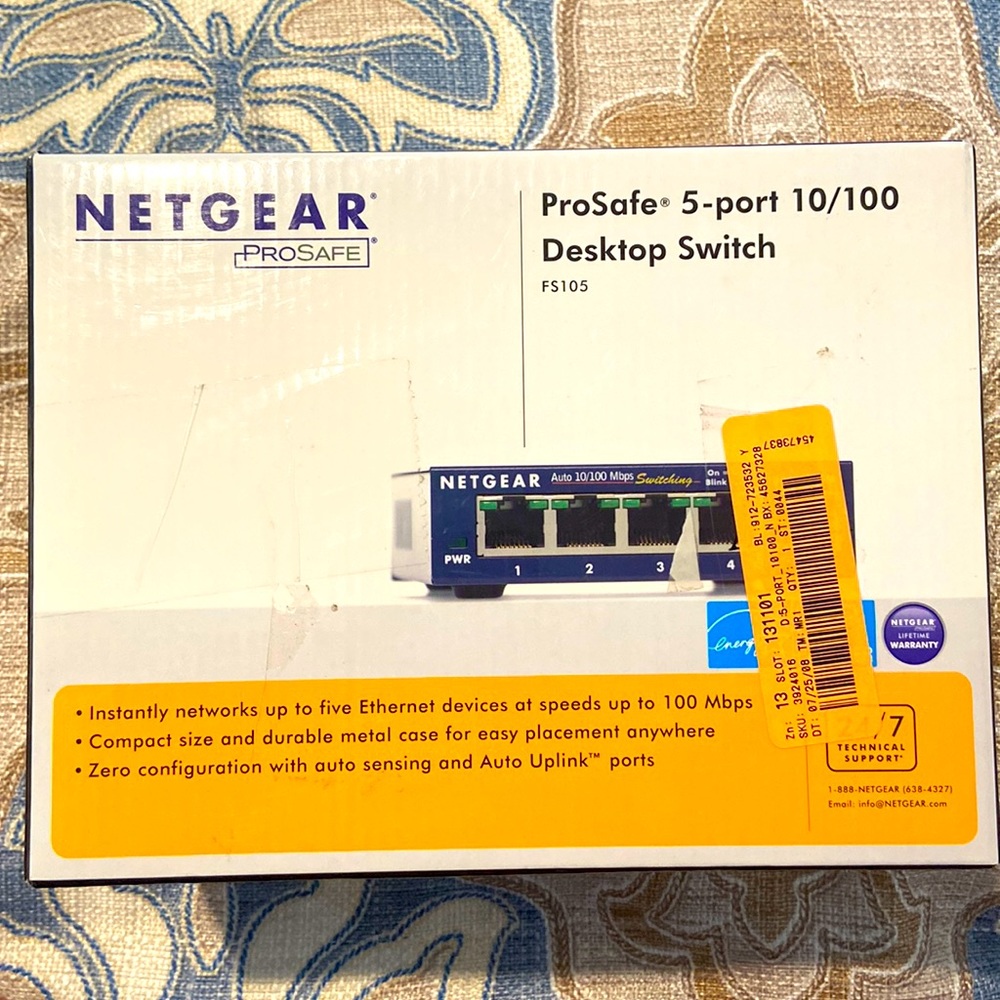Netgear ProSafe 5-port 10/100 Desktop Switch FS105